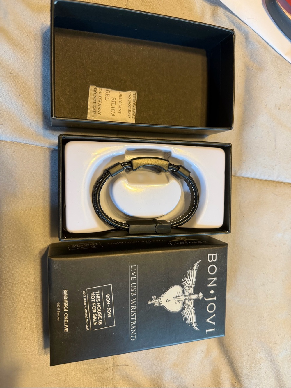 Black Leather Live USB Wristband